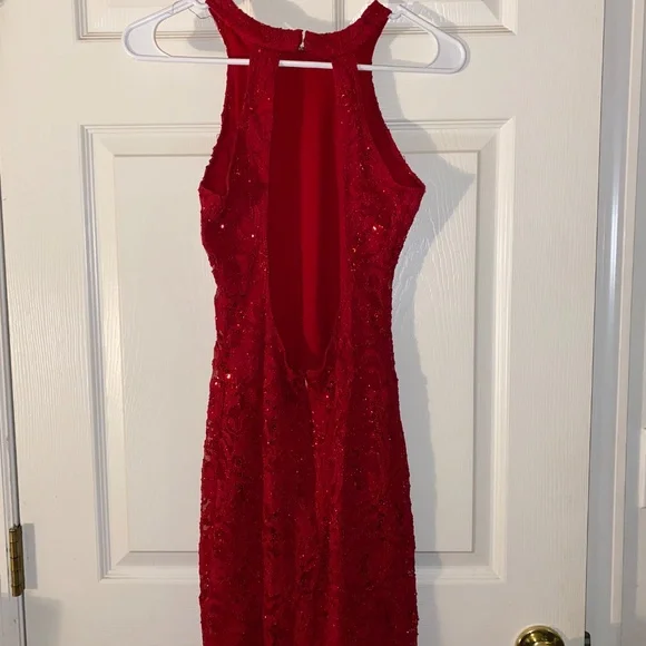 Maroon colored dress - Picture 2 of 4